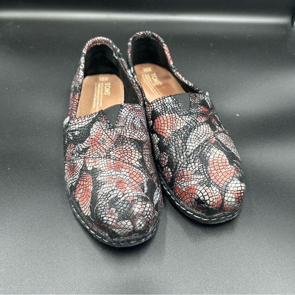 Toms Shiny Floral Patterned Flats Sz 9.5 Comfort Walking  Dressy Feminine Pretty - Picture 5 of 8